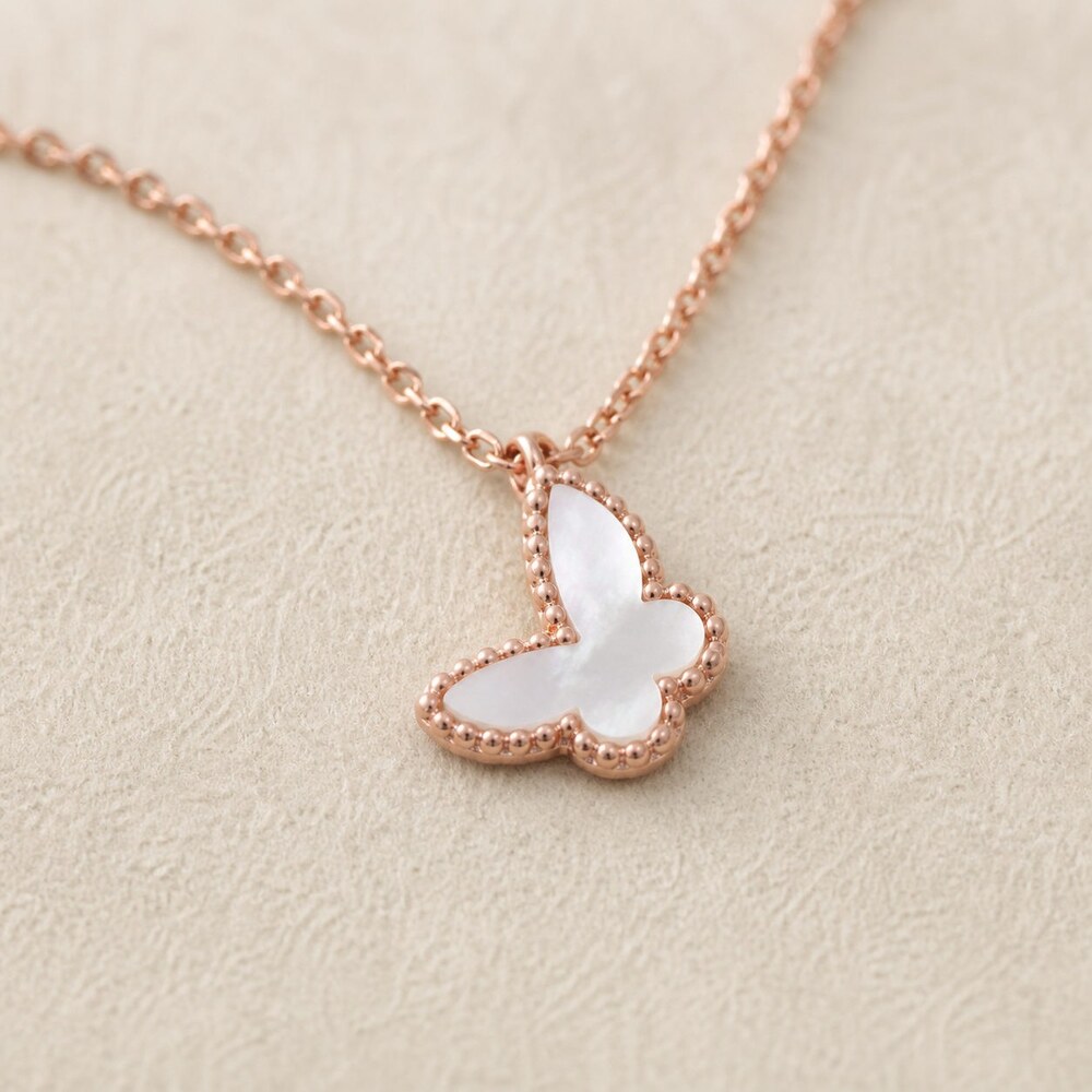 Van Cleef & Arpels Elegant Signature Necklace Style 10 | New with Box - Picture 2 of 9